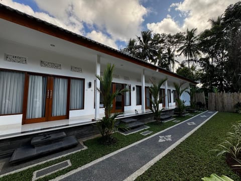 Property building, Day, Garden, Garden view