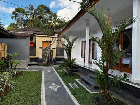 Property building, Patio, Day, Garden, Garden view