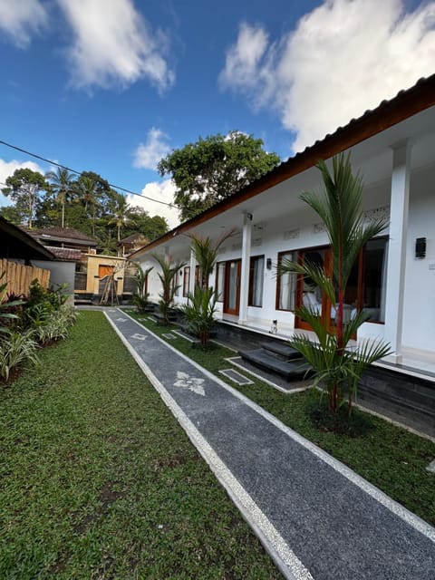 Property building, Spring, Day, Garden, Garden view