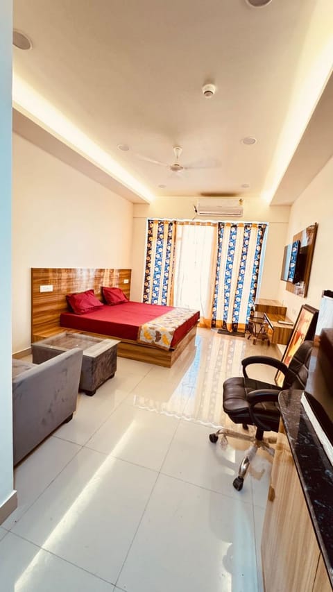 studio room hotels Apartment in Noida