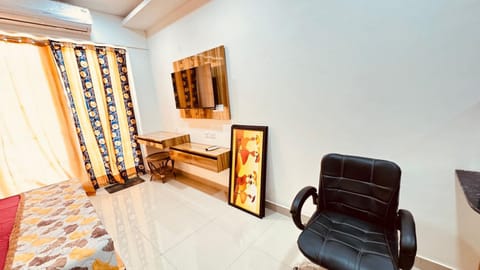 studio room hotels Apartment in Noida