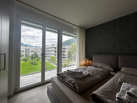 Bed, Photo of the whole room, towels