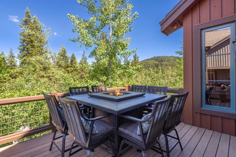 Natural landscape, View (from property/room), Balcony/Terrace, Balcony/Terrace, Dining area, Mountain view