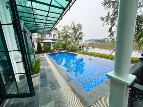 Property building, Garden, Swimming pool