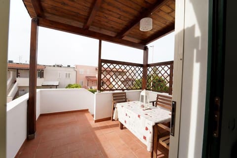 View (from property/room), Balcony/Terrace, Dining area