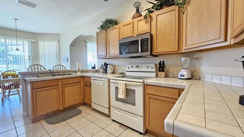 South face Private spa and pool, games room, WiFi, washer dryer, 11 miles to Disney Casa in Four Corners