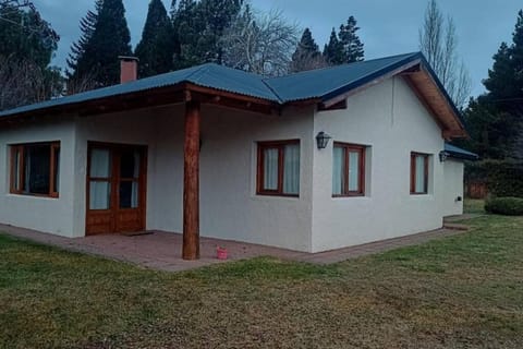 Casa Lago y Montaña House in San Carlos Bariloche