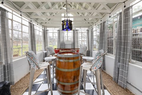 Sunny Charming Retreat: Wine Greenhouse House in Fredericksburg