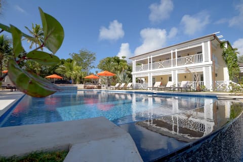 Pool view, Swimming pool, sunbed