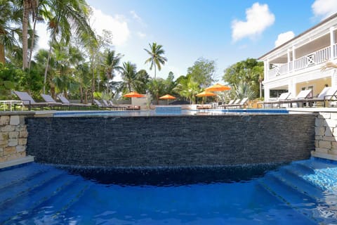 Pool view, Swimming pool, sunbed