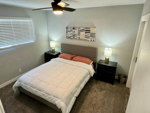 King Bed, only 7 min away from Cielo Vista & the Airport House in Ciudad Juarez