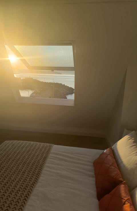 Bedroom, Sunrise