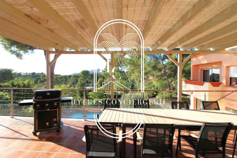 Patio, Dining area, Pool view, Swimming pool