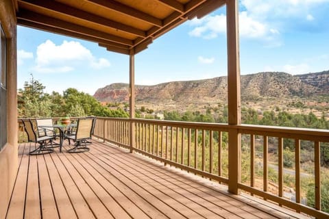 Hillside View Stargazer Paradise House in Village of Oak Creek