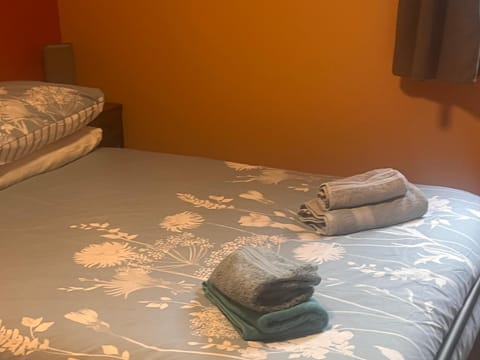 Bedroom, towels