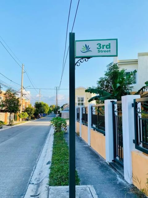 Neighbourhood, Street view