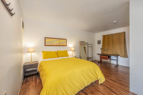 Inventor's Cottage 30 Night Minimum home House in Underwood