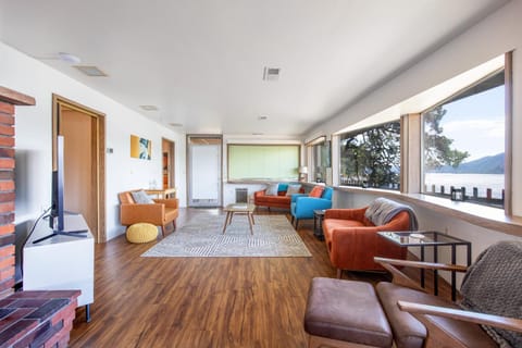 Inventor's Cottage 30 Night Minimum home House in Underwood