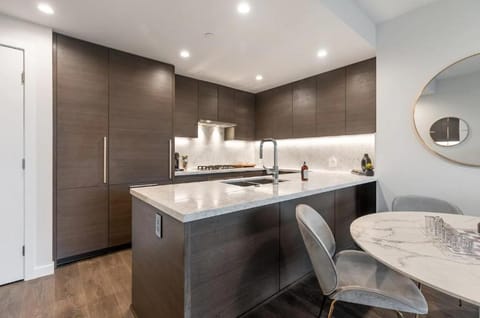 To the top luxury apartment Apartment in Burnaby