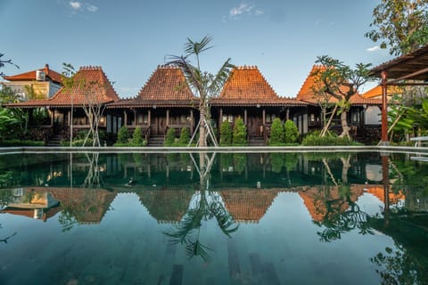 Property building, Day, Natural landscape, Pool view, Swimming pool