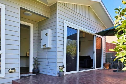 Quantrill Avenure Retreat House in Benalla