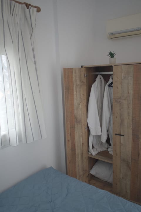 Bedroom, wardrobe