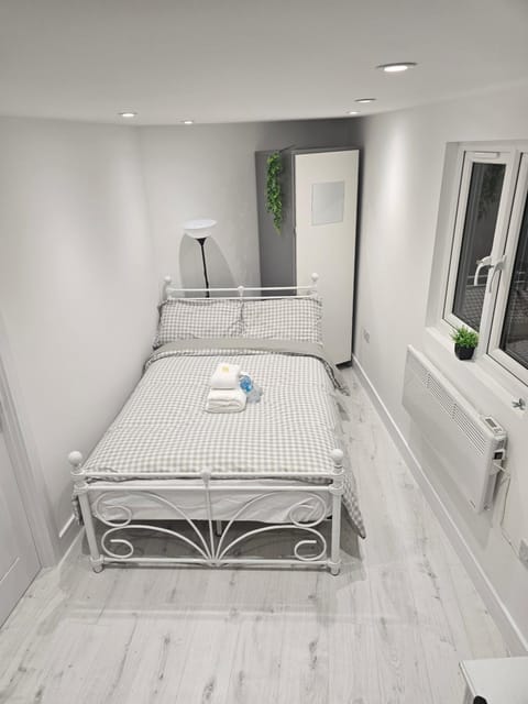 Modern Double Room in Dartford- Private Entrance Vacation rental in Dartford