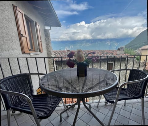 Natural landscape, View (from property/room), Balcony/Terrace, Seating area, Mountain view