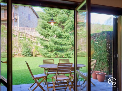 Patio, Garden, Dining area, Garden view