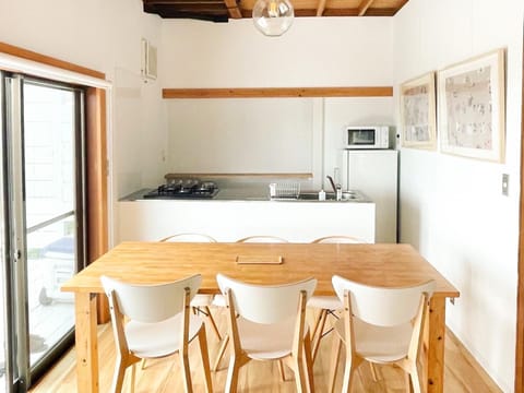 Dining area, kitchen