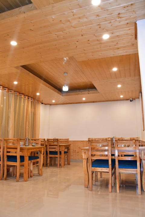 Restaurant/places to eat, Lobby or reception, Seating area