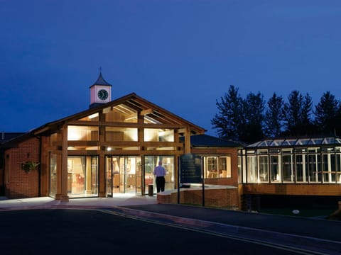 Property building, Facade/entrance, Night