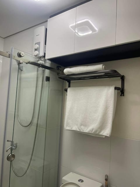 Shower, Bathroom, towels