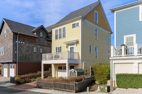 Property building, Day, Neighbourhood, Street view