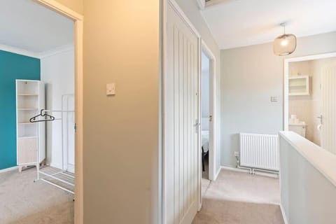 Perfect Contractor Stay - Sleeps 6 - FREE Parking House in Solihull