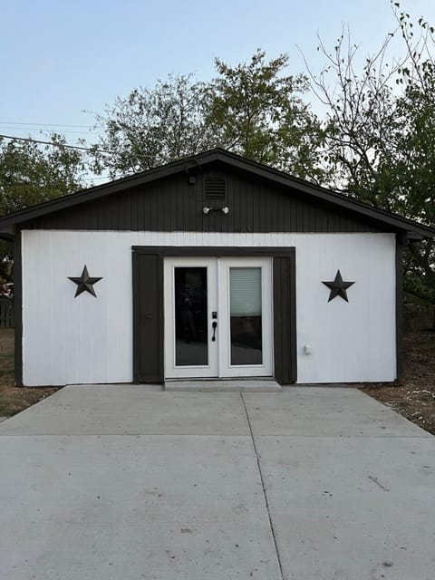 The Little Elm Guest House by Vacation Your Way Casa in Little Elm