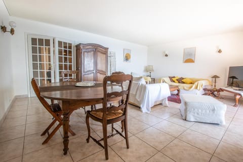 Living room, Dining area