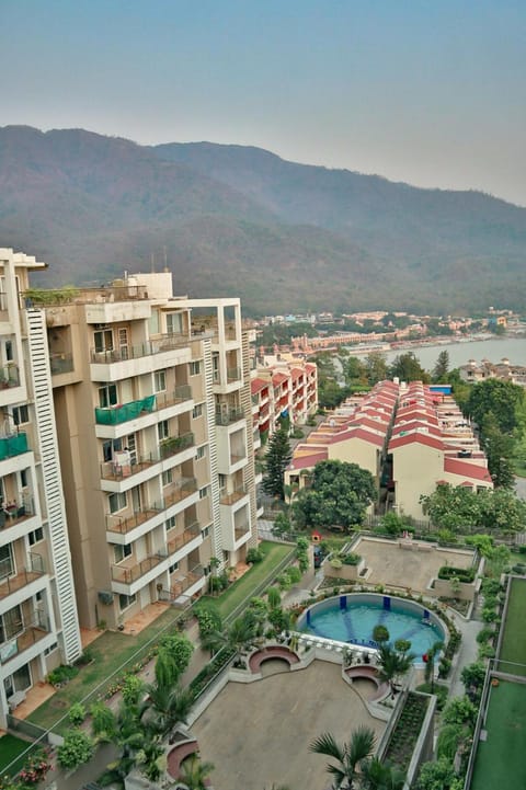 Property building, Nearby landmark, Day, Natural landscape, Bird's eye view, Mountain view, Pool view, Swimming pool