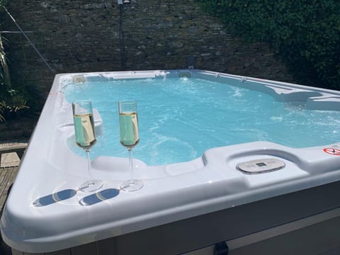 Old Farmhouse Listing House in England