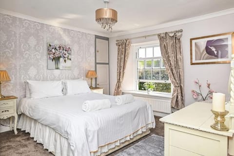 Old Farmhouse Listing House in England