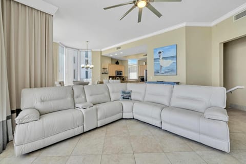 Beautiful Spacious Penthouse 2 Story Beach Front Condo Sleeps 12! House in Destin