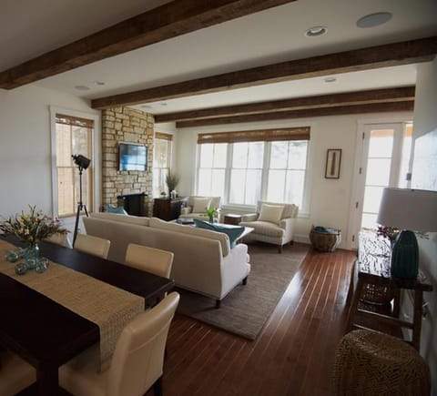 Communal lounge/ TV room, TV and multimedia, Living room, Seating area, Evening entertainment