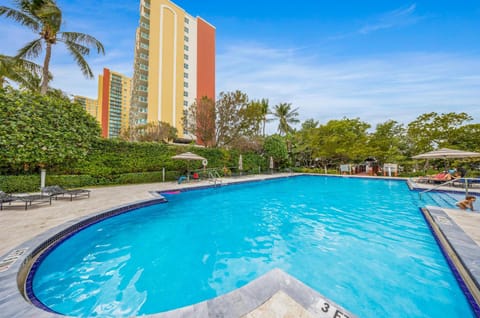 Day, Pool view, Swimming pool, sunbed