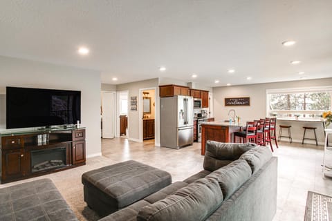 Summit Solitude Hot Tub and Views in Harrison! Apartment in Harrison