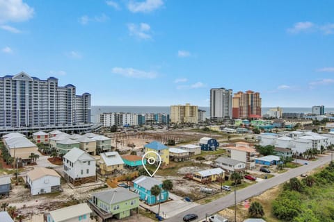 Salty and Sandy Top and Bottom House in Gulf Shores