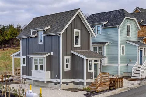 Property building, Day, Neighbourhood, Street view