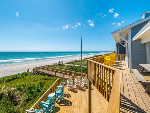 Squirrelly Banana House in Topsail Beach