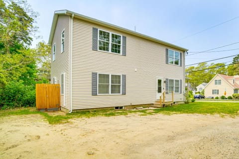 Marthas Vineyard Home Walk to Oak Bluffs Beach! Casa in Tisbury