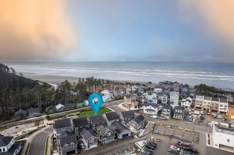 Property building, Day, Neighbourhood, Natural landscape, Bird's eye view, Beach, City view, Sea view, Street view, Location