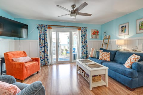 Carolina Beach Condo with Balcony Walk to the Ocean Apartment in Carolina Beach